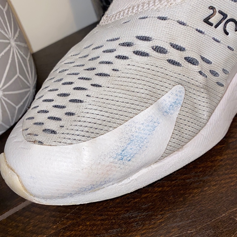 3/$60 Nike Air Max 270 White & Black Sneakers Size 9 - Picture 13 of 16
